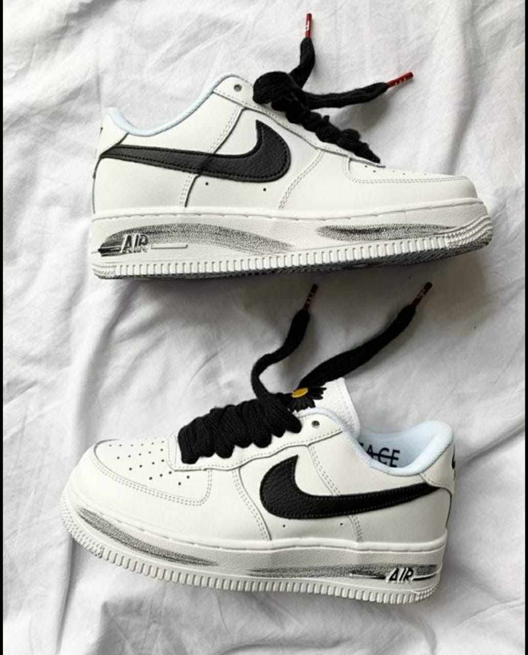 CHAUSSURE NIKE NOIR BLANC